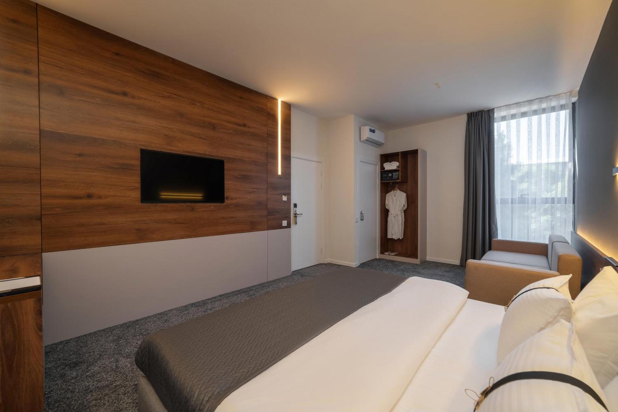 Duo Hotel By Futuro Бишкек Экстерьер фото
