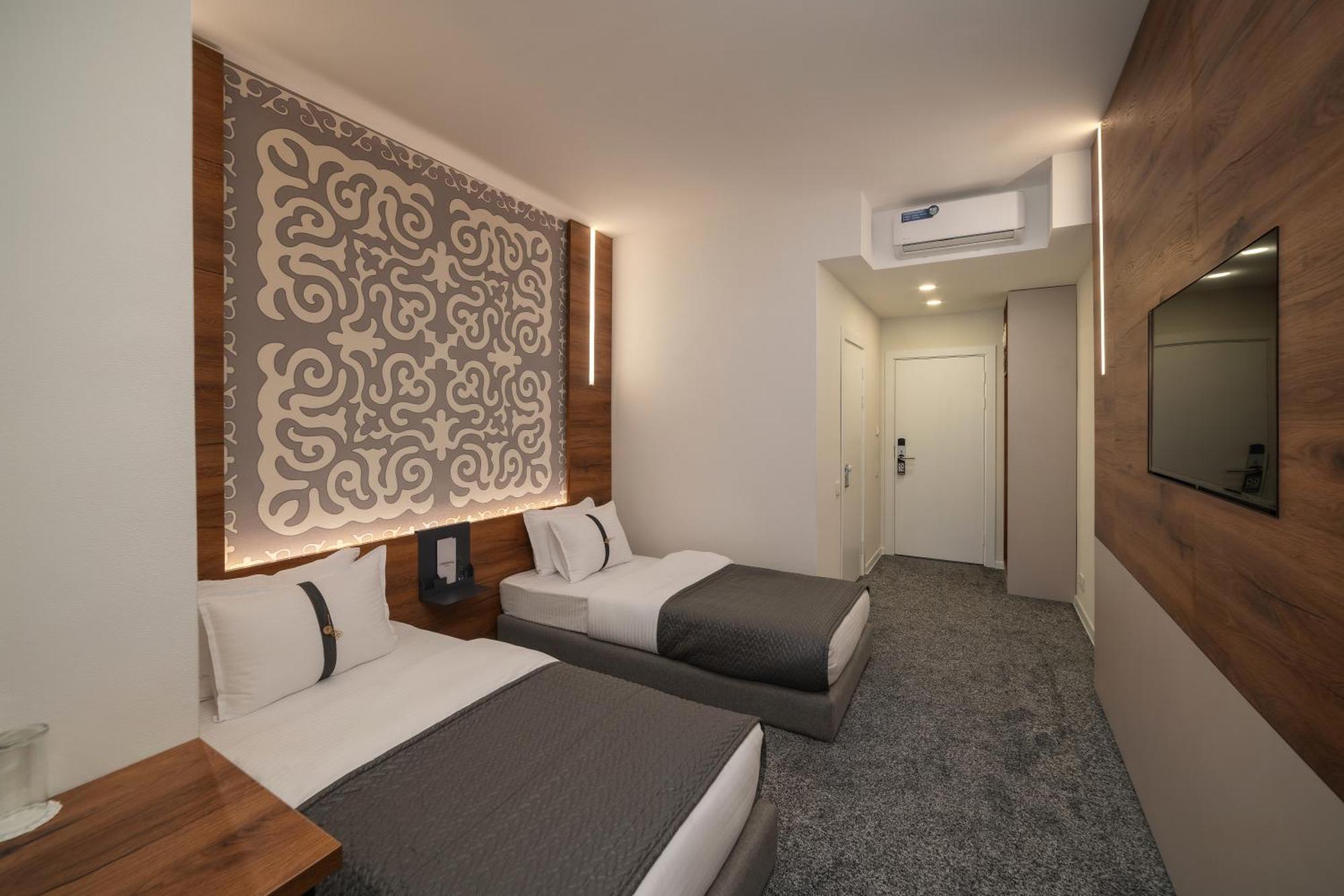 Duo Hotel By Futuro Бишкек Экстерьер фото