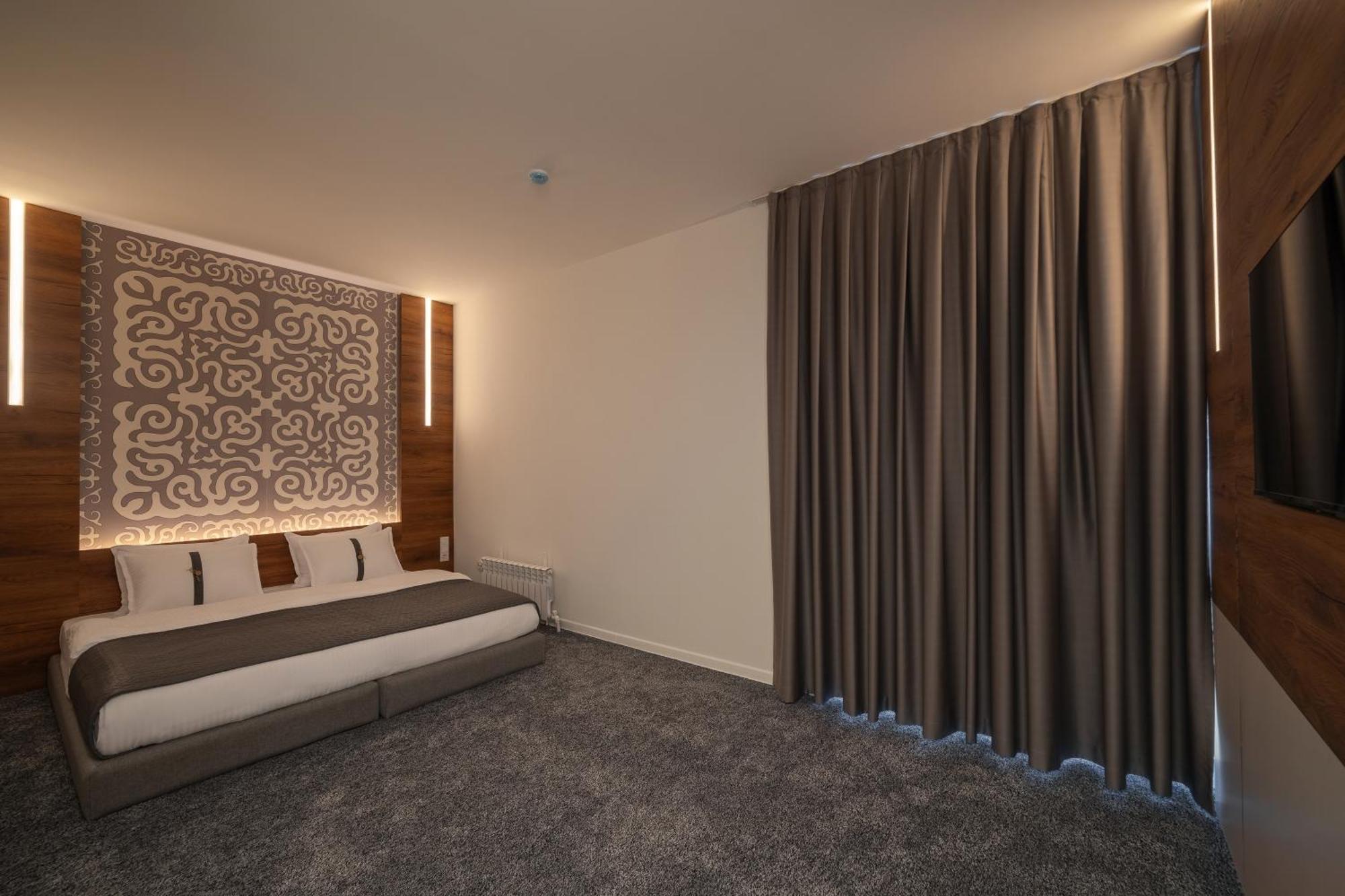 Duo Hotel By Futuro Бишкек Экстерьер фото