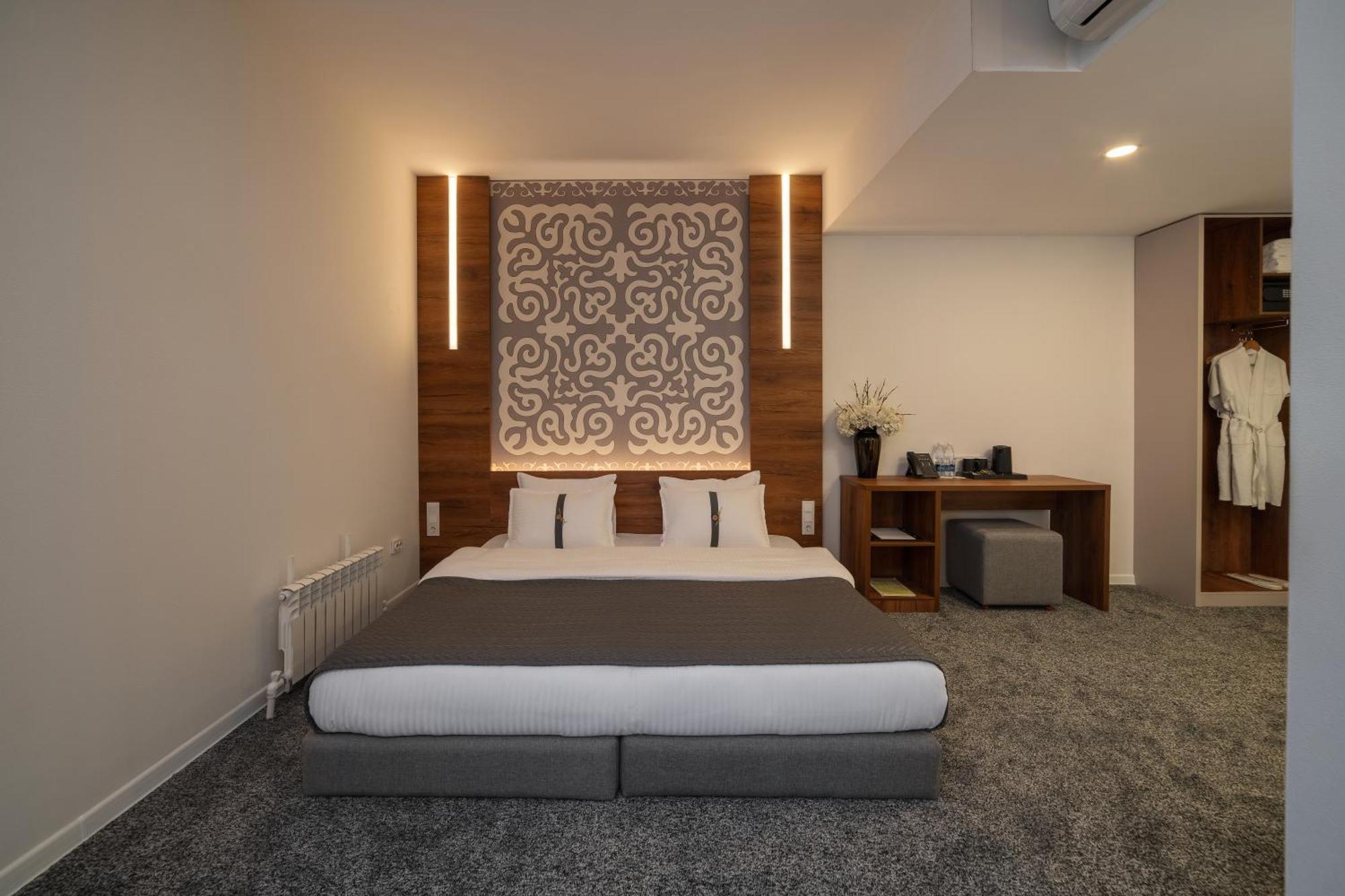 Duo Hotel By Futuro Бишкек Экстерьер фото