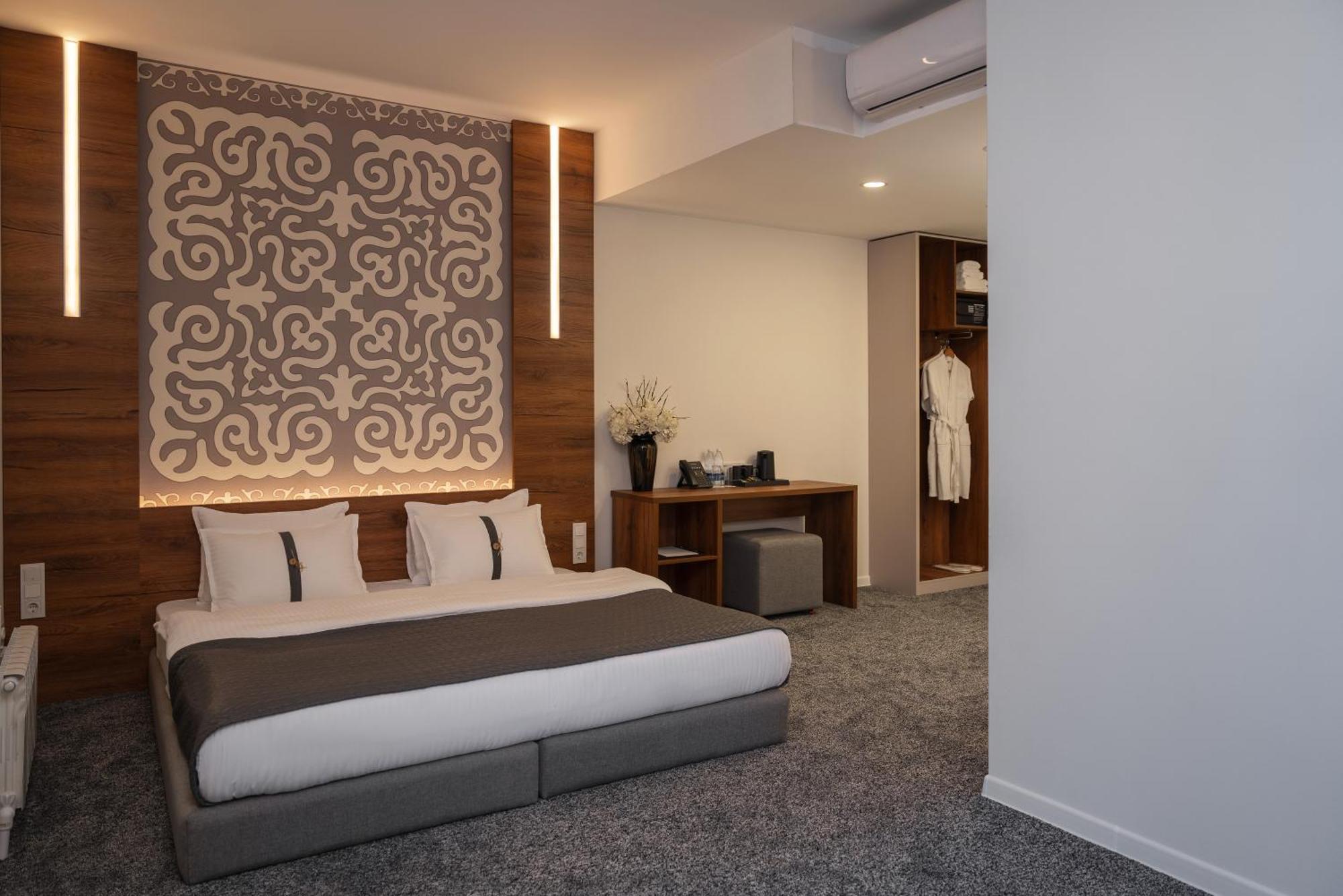 Duo Hotel By Futuro Бишкек Экстерьер фото