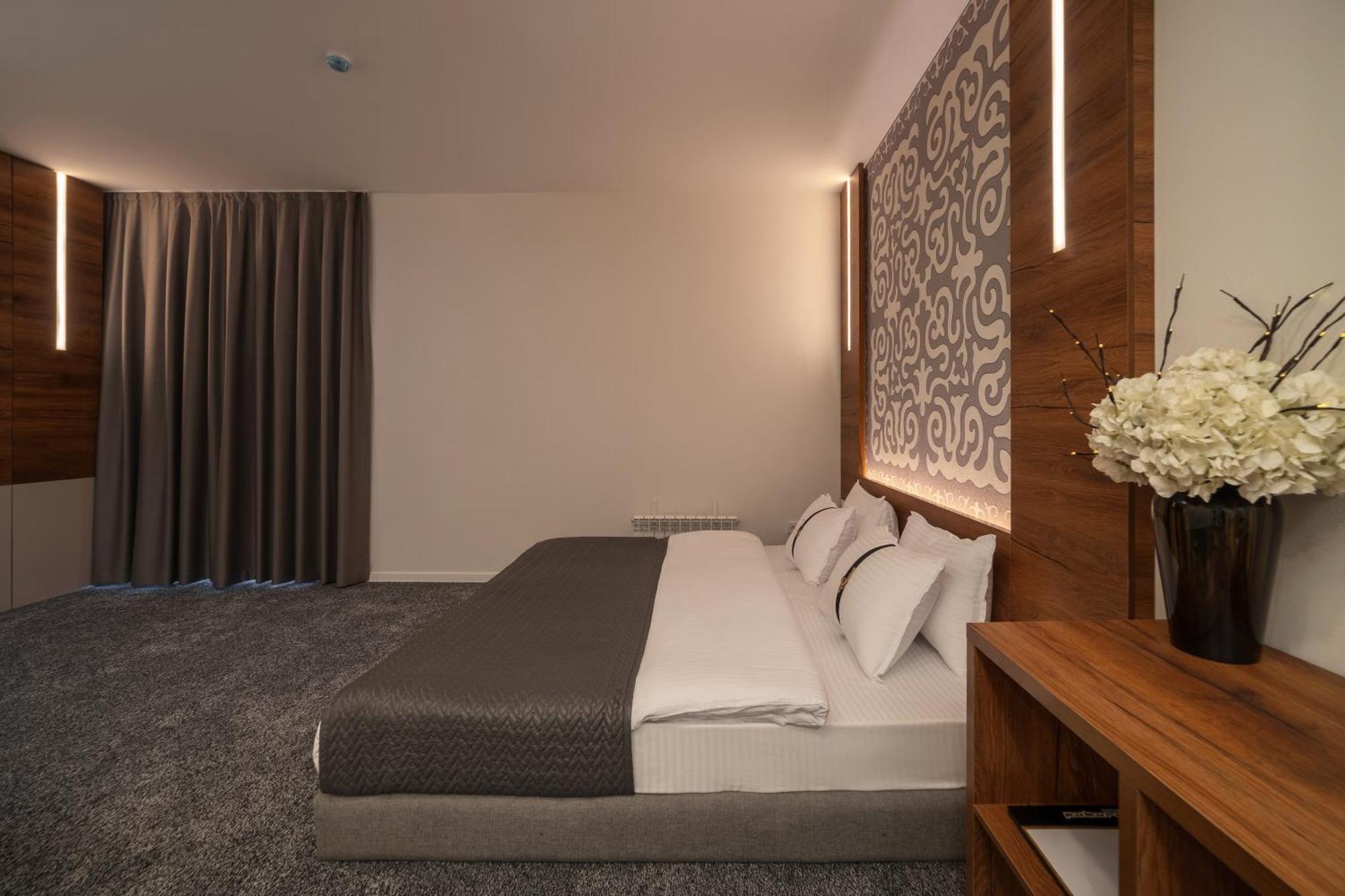 Duo Hotel By Futuro Бишкек Экстерьер фото