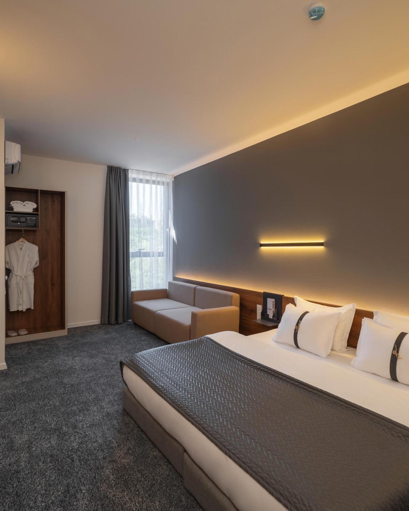Duo Hotel By Futuro Бишкек Экстерьер фото